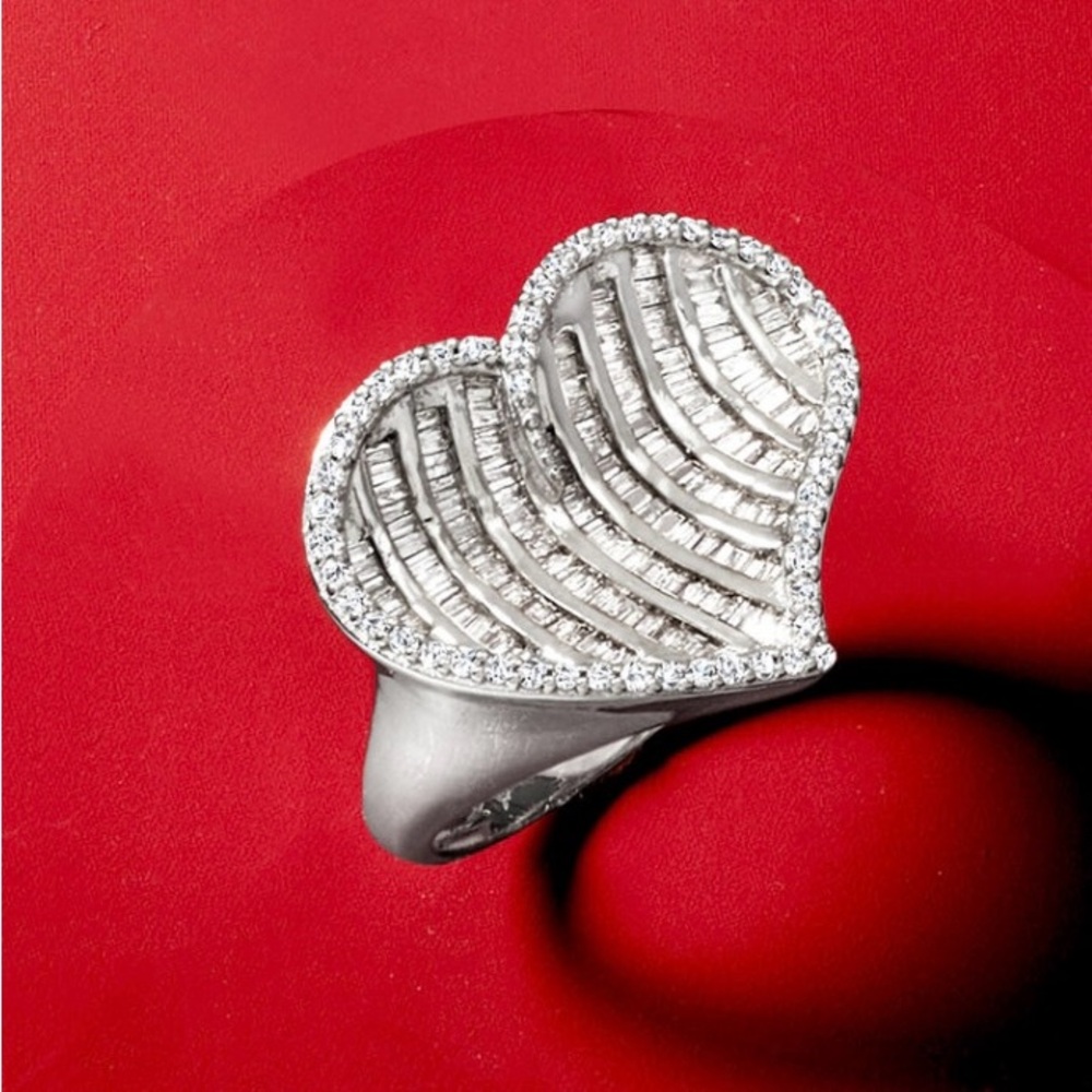 BEAUTIFUL & STUNNING DIAMOND HEART SHAPE RING